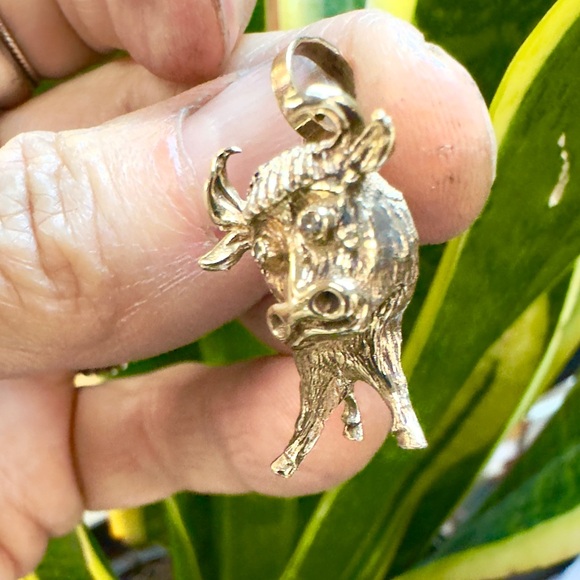 14k Diamond Bull Pendant - Picture 5 of 10